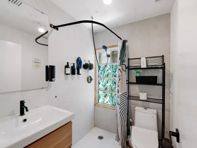 Продажа дома по адресу 7700 NE 1st Court - фото 9356543
