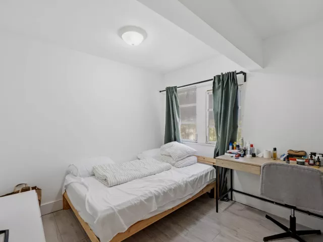 Продажа дома по адресу 7700 NE 1st Court - фото 9356545