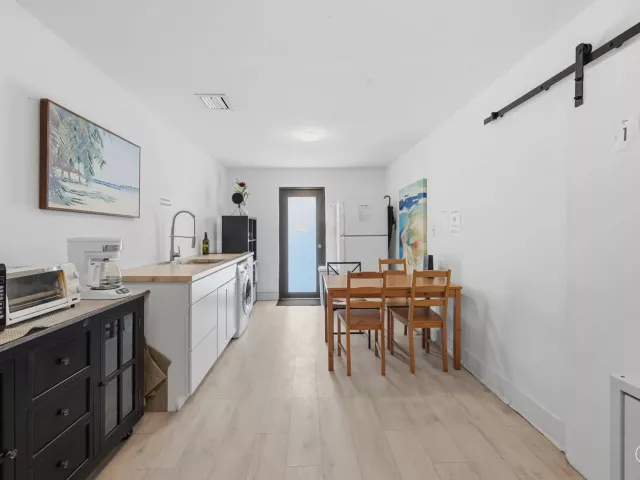 Продажа дома по адресу 7700 NE 1st Court - фото 9356546
