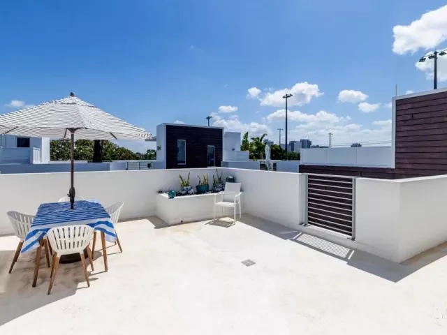 Продажа дома по адресу 700 NE 14th Avenue 208 - фото 9169187