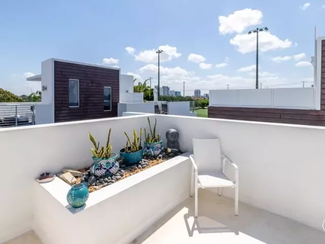 Продажа дома по адресу 700 NE 14th Avenue 208 - фото 9169190