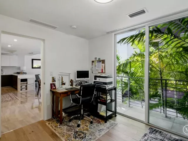 Продажа дома по адресу 700 NE 14th Avenue 208 - фото 9169195