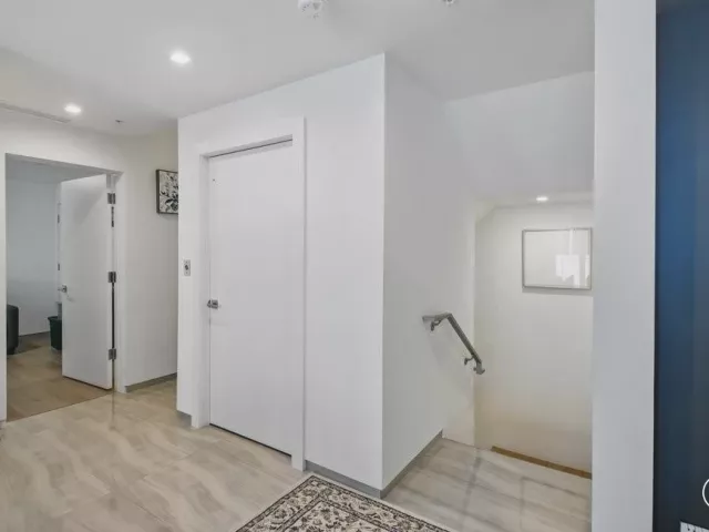 Продажа дома по адресу 700 NE 14th Avenue 208 - фото 9169197