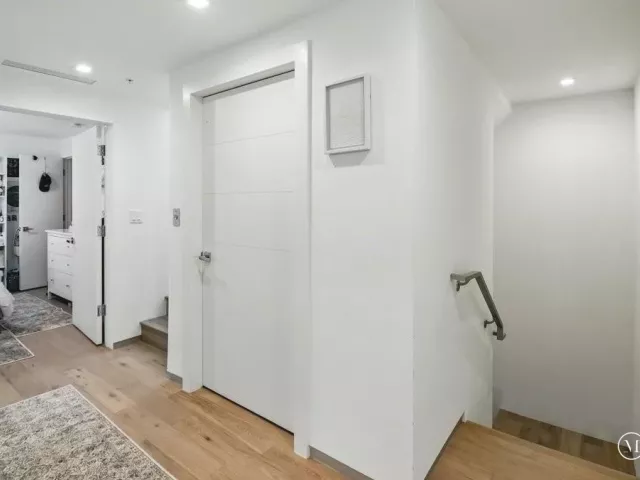 Продажа дома по адресу 700 NE 14th Avenue 208 - фото 9169200