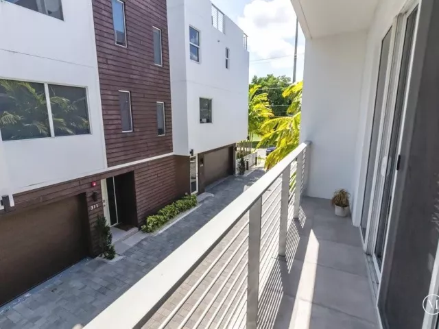 Продажа дома по адресу 700 NE 14th Avenue 208 - фото 9169214