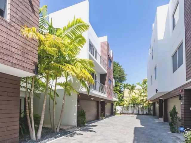 Продажа дома по адресу 700 NE 14th Avenue 208 - фото 9169217