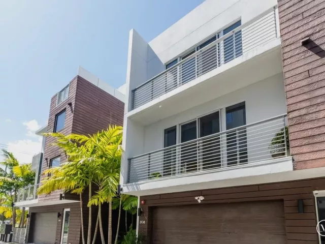Продажа дома по адресу 700 NE 14th Avenue 208 - фото 9169218