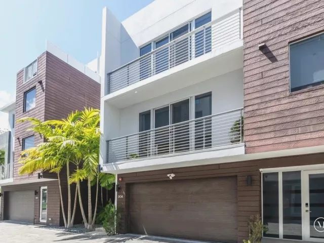 Продажа дома по адресу 700 NE 14th Avenue 208 - фото 9169224