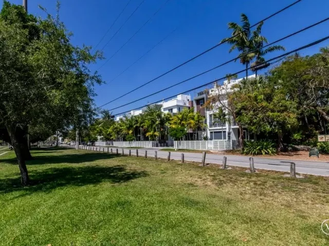 Продажа дома по адресу 700 NE 14th Avenue 208 - фото 9169227