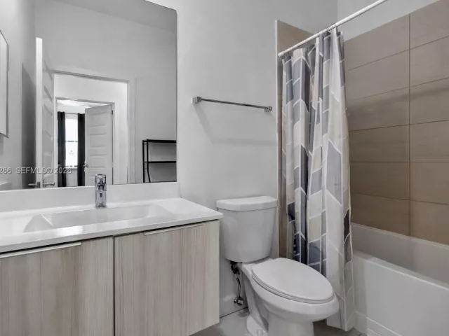 Продажа дома по адресу 10467 NW 82nd St 11 - фото 7595242