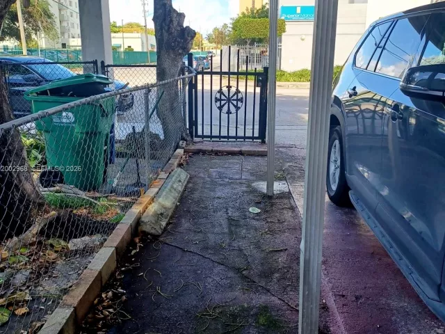 Продажа дома по адресу 5250 NW 24th Ave - фото 7597039