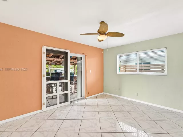 Продажа дома по адресу 2832 NW 10th Ave - фото 7598374