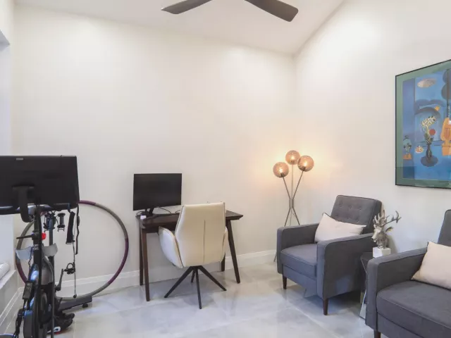 Продажа дома по адресу 6670 NW 27th Avenue - фото 9034928