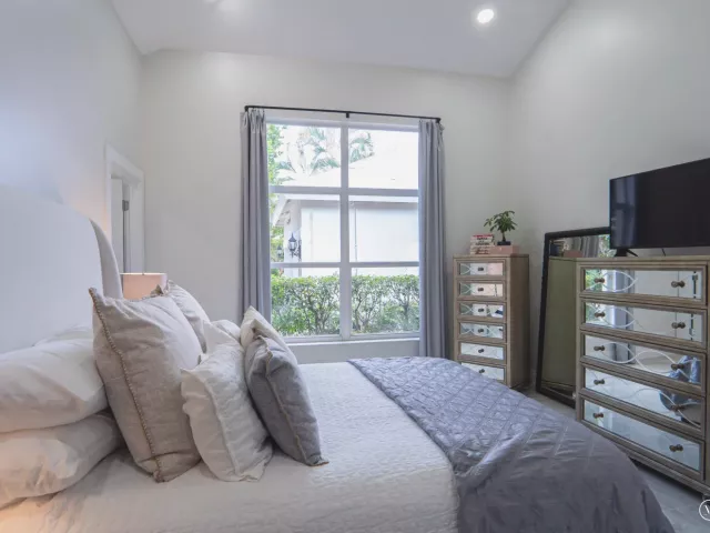 Продажа дома по адресу 6670 NW 27th Avenue - фото 9034930