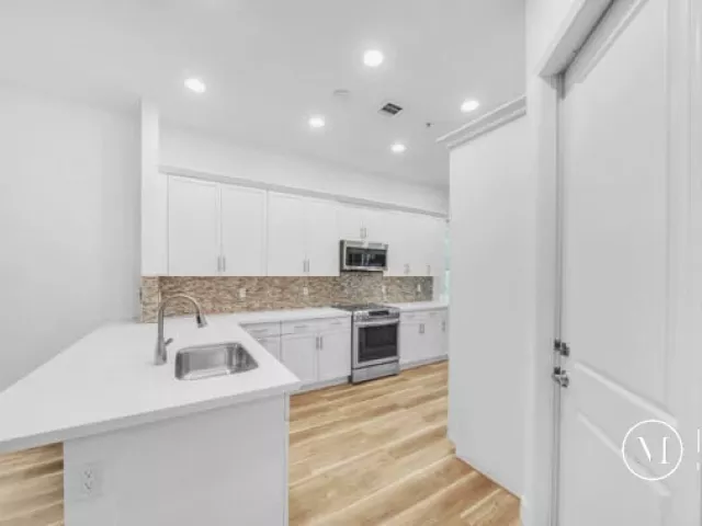 Продажа дома по адресу 23008 Clear Echo Drive 11 - фото 9379230