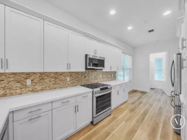 Продажа дома по адресу 23008 Clear Echo Drive 11 - фото 9379231