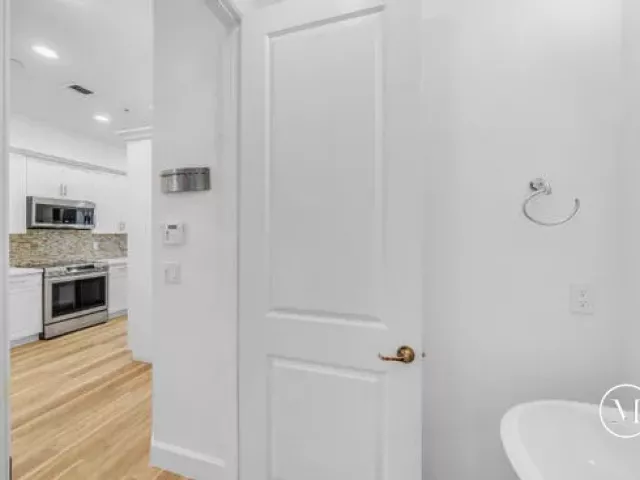 Продажа дома по адресу 23008 Clear Echo Drive 11 - фото 9379236
