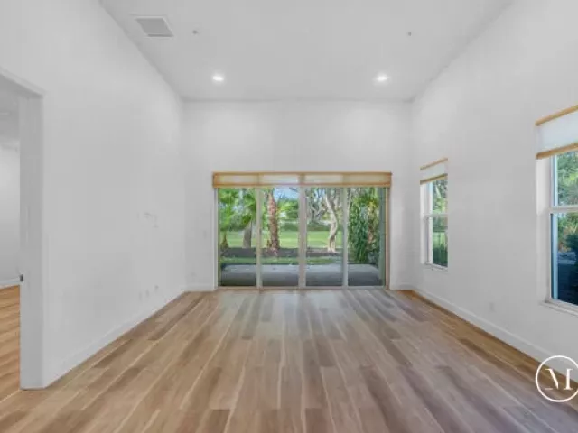 Продажа дома по адресу 23008 Clear Echo Drive 11 - фото 9379241