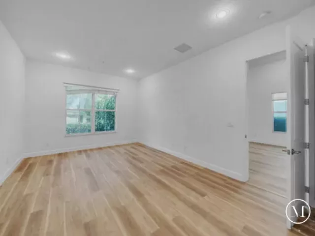 Продажа дома по адресу 23008 Clear Echo Drive 11 - фото 9379245