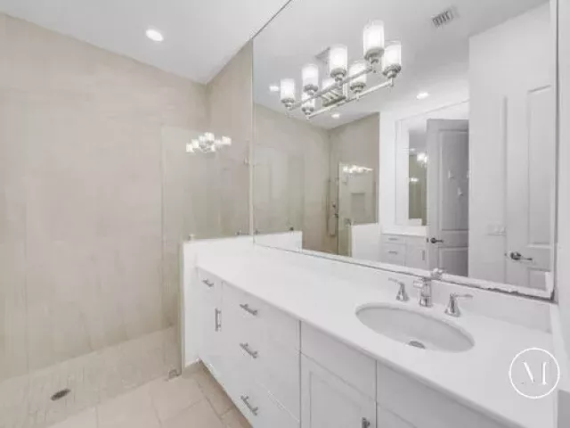 Продажа дома по адресу 23008 Clear Echo Drive 11 - фото 9379251