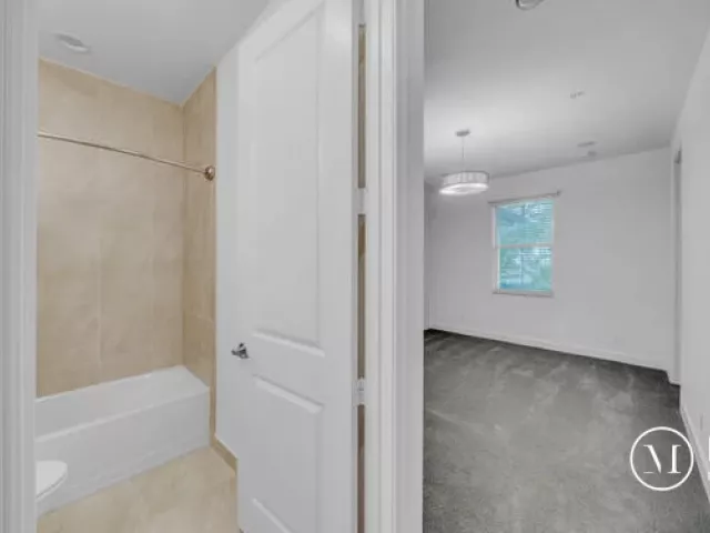 Продажа дома по адресу 23008 Clear Echo Drive 11 - фото 9379263