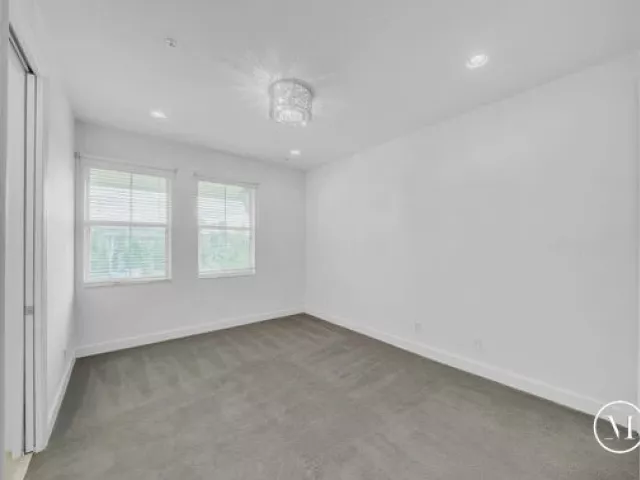 Продажа дома по адресу 23008 Clear Echo Drive 11 - фото 9379270