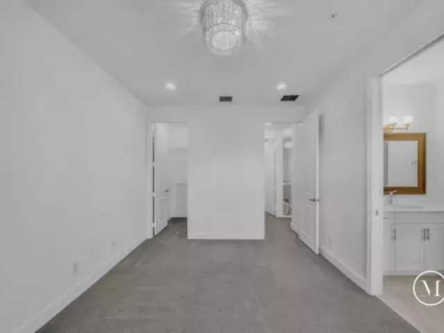 Продажа дома по адресу 23008 Clear Echo Drive 11 - фото 9379271