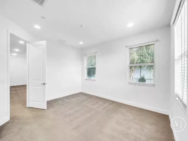 Продажа дома по адресу 23008 Clear Echo Drive 11 - фото 9379277
