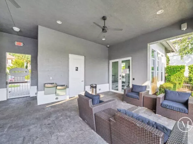 Продажа дома по адресу 23008 Clear Echo Drive 11 - фото 9379284