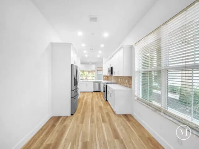Продажа дома по адресу 23008 Clear Echo Drive 11 - фото 9379290