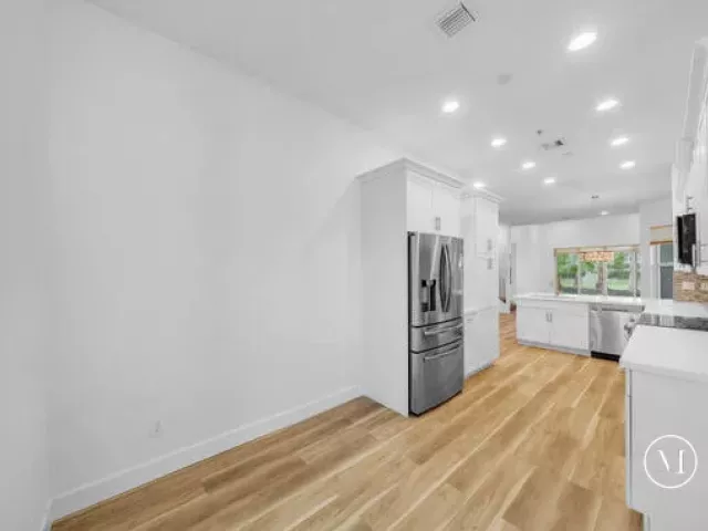 Продажа дома по адресу 23008 Clear Echo Drive 11 - фото 9379291