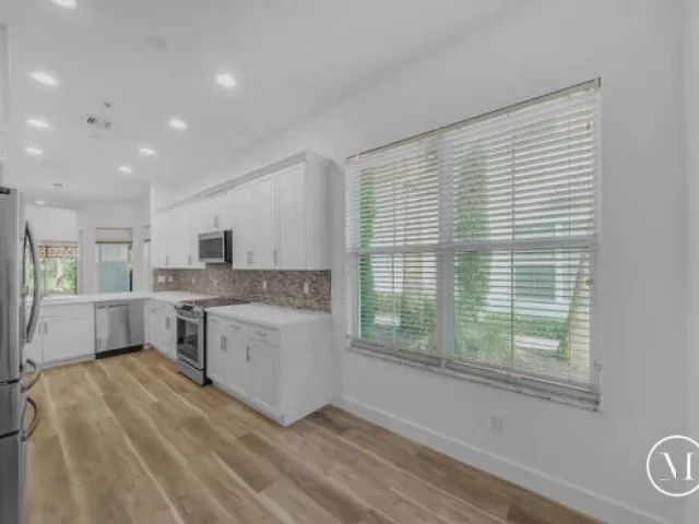 Продажа дома по адресу 23008 Clear Echo Drive 11 - фото 9379292