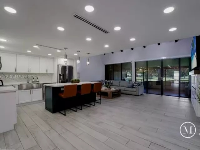 Продажа дома по адресу 1231 E Golfview Dr - фото 7604630
