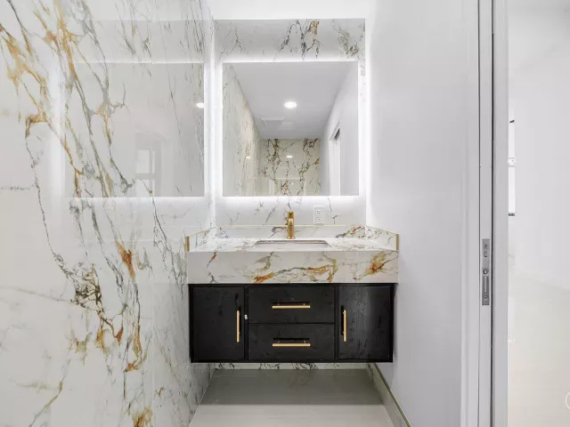 Продажа дома по адресу 4887 Bocaire Boulevard - фото 8917698
