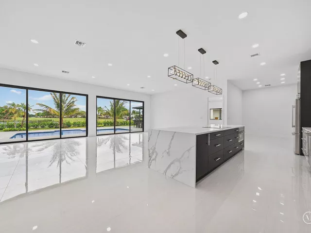 Продажа дома по адресу 4887 Bocaire Boulevard - фото 8917699