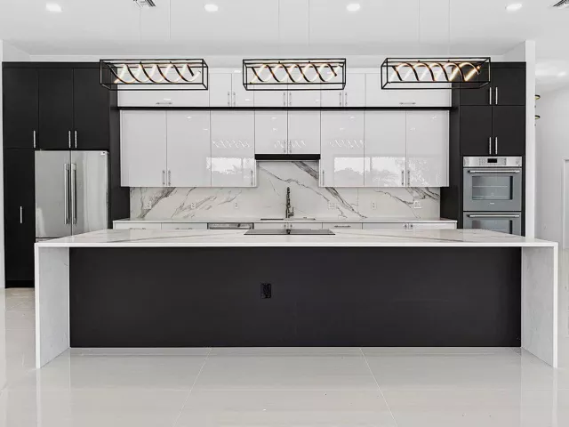 Продажа дома по адресу 4887 Bocaire Boulevard - фото 8917700