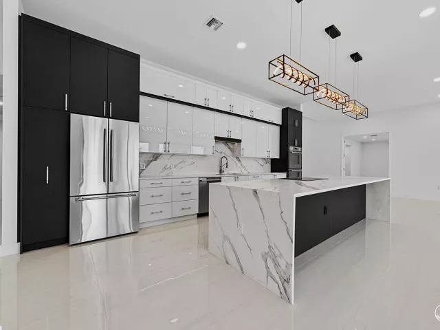 Продажа дома по адресу 4887 Bocaire Boulevard - фото 8917702