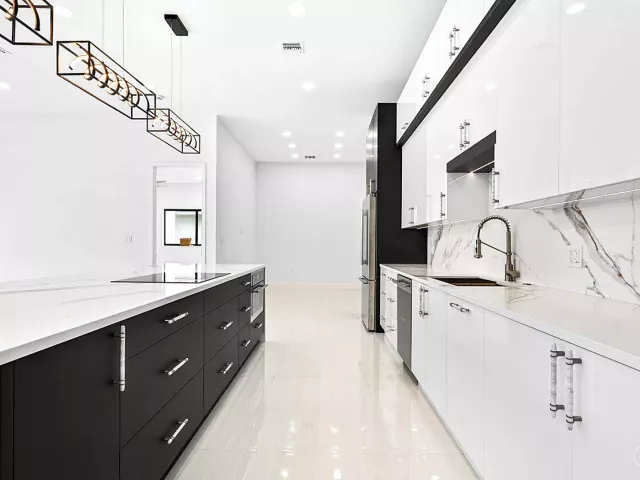 Продажа дома по адресу 4887 Bocaire Boulevard - фото 8917703