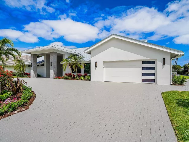 Продажа дома по адресу 4887 Bocaire Boulevard - фото 8917693