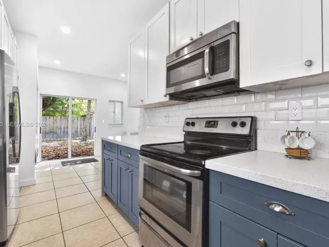 Продажа дома по адресу 1281 NE 41st Pl - фото 7600007