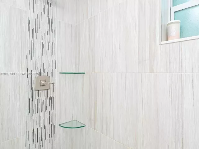 Дом в аренду по адресу 906 NE 6th St 0 - фото 7600065