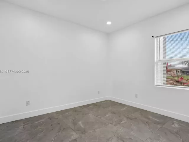 Дом в аренду по адресу 655 NW 24th Ave 0 - фото 7604884