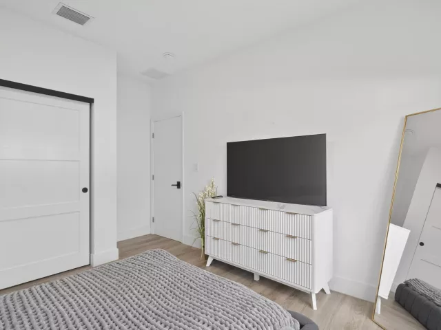 Продажа дома по адресу 913 NE 15th Street - фото 9155706