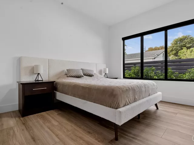 Продажа дома по адресу 913 NE 15th Street - фото 9155708