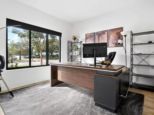Продажа дома по адресу 913 NE 15th Street - фото 9155713
