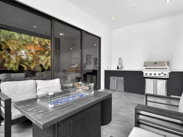Продажа дома по адресу 913 NE 15th Street - фото 9155716
