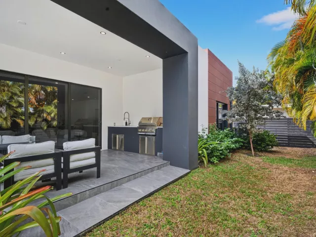 Продажа дома по адресу 913 NE 15th Street - фото 9155719