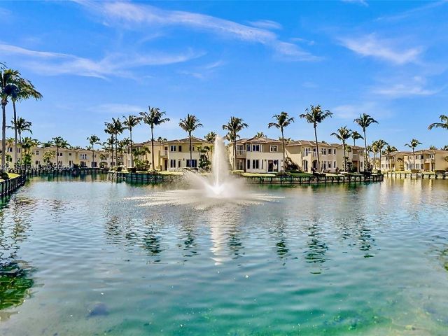 Дом в аренду по адресу 21032 NE 32nd Ave 21032 - фото 7602271