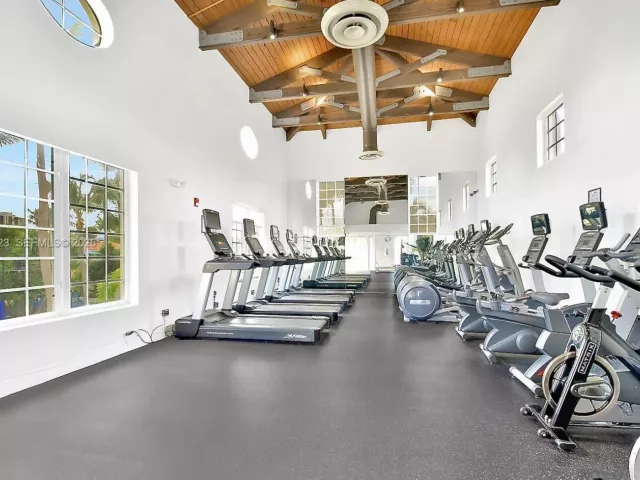 Дом в аренду по адресу 21032 NE 32nd Ave 21032 - фото 7602254