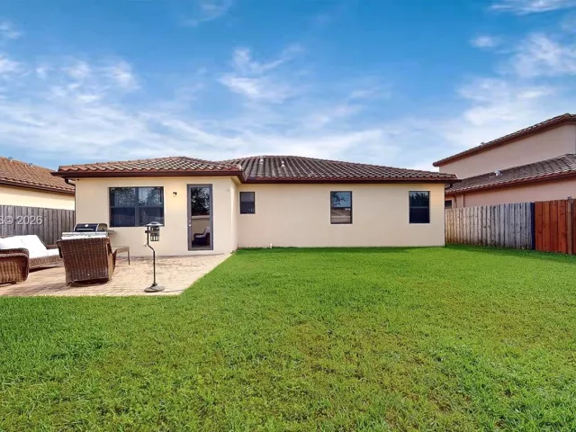 Дом в аренду по адресу 154 SE 23rd Ter - фото 7602388